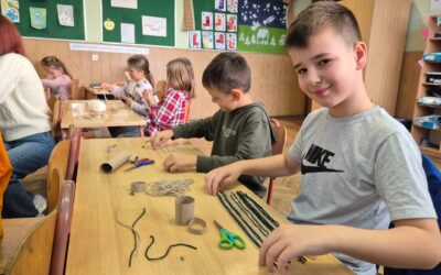 Kreativna božićna radionica s učenicima drugog razreda