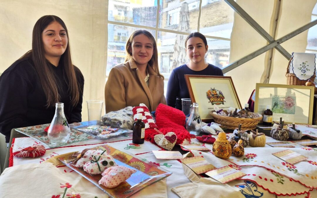 Učenička zadruga „Pčelica“ na sajmu „Zlatne niti“