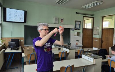 Istaknuti znanstvenik u našoj školi: inspirativan posjet dr. sc. Marka Košičeka s Instituta Ruđer Bošković