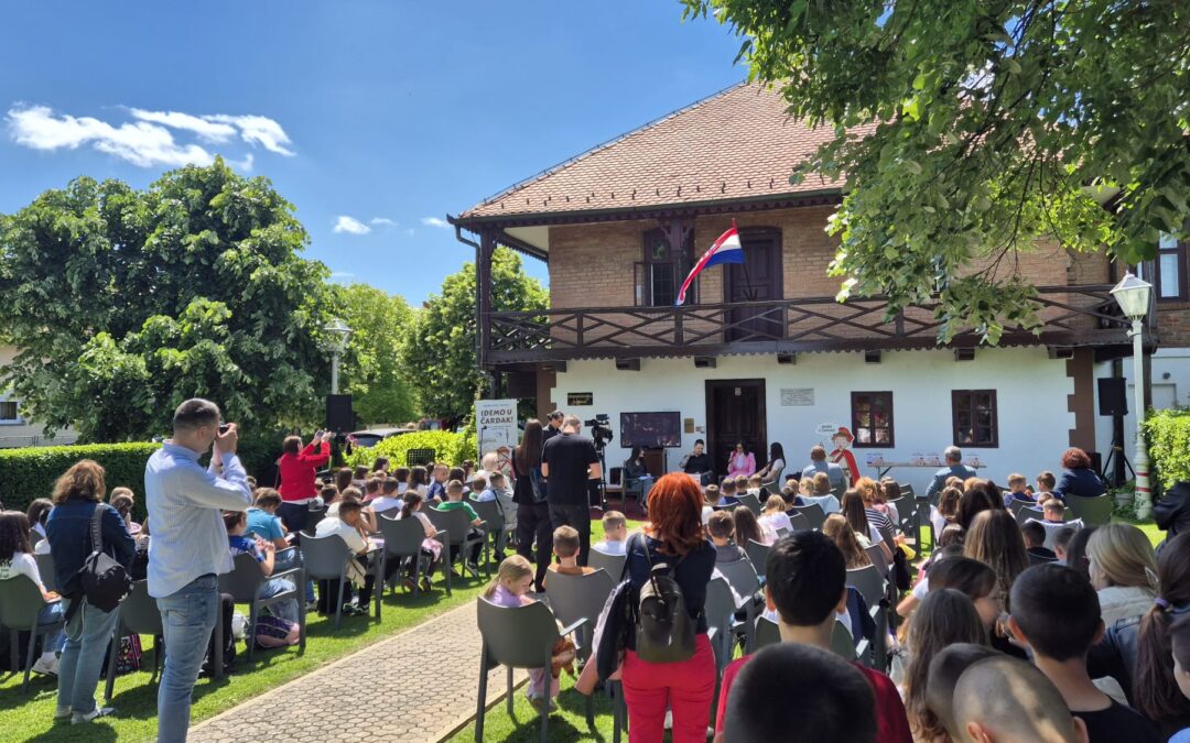 Učenici posjetili predstavljanje edukativnog vodiča „Idemo u Čardak!“